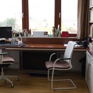 Tyto židle pro kancelář „nakonfiguroval“ SOLOFORM  hlavně na sezení a také, aby ladily s okolním nábytkem.